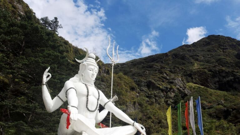 महाशिवरात्रि 2023 के शुभ अवसर पर भारत में स्थित 5 ऐसे शिव मंदिर जहाँ अवश्य जाना चाहिए, कैसे पहुंचे, कहां ठहरें, Top Five Must visit Lord Shiva Temples in India during Mahashivratri 2023 Festival