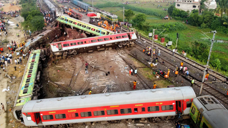 ओडिशा में 3 ट्रेन टकराईं, 300 से ज्यादा मौतें, 1000 से ज्यादा घायल, हादसे का जिम्मेदार कौन, Odisha Train Accident